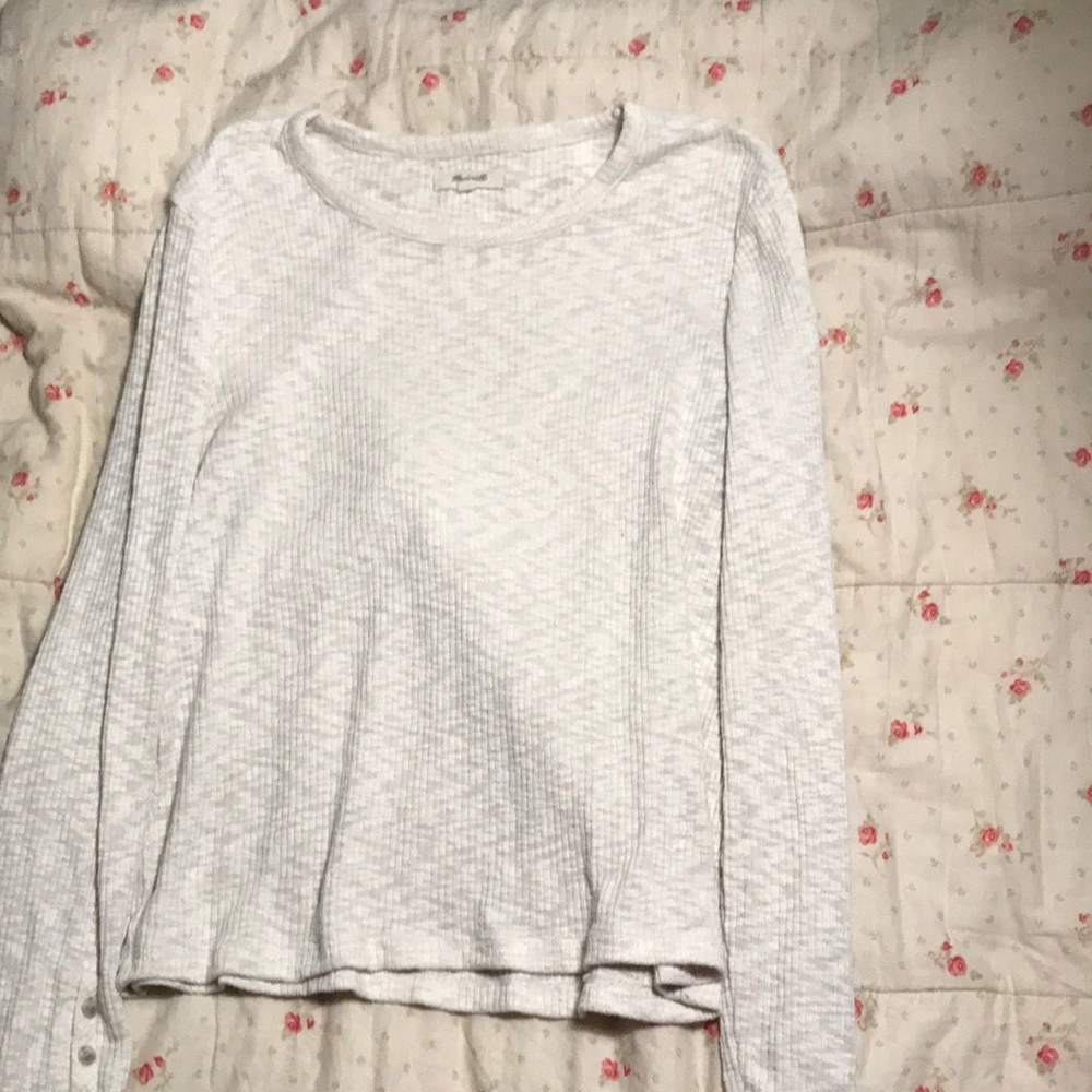 Oatmeal layering top with cute button detail